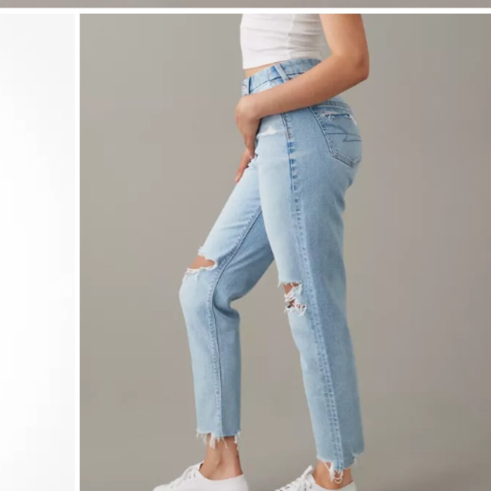 AE Strigid Curvy Ripped Mom Jean - 18 Short